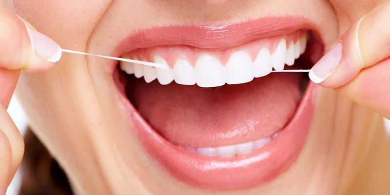 روش صحیح استفاده از نخ دندان
